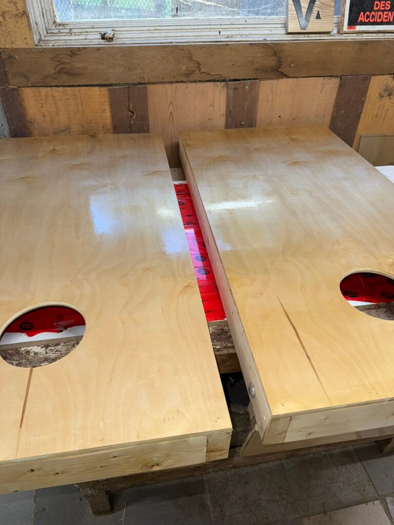 Planches de poches en contreplaqué de bouleau, en fabrication